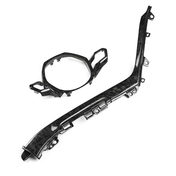 Bagian Serat Karbon yang Ditempa